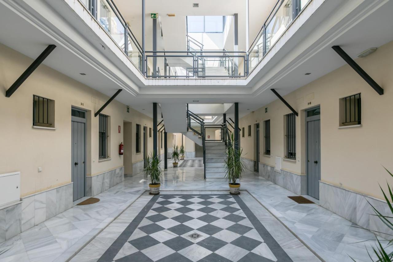 Apartamento Triana Deluxe Con Patio Privado Севилья Экстерьер фото