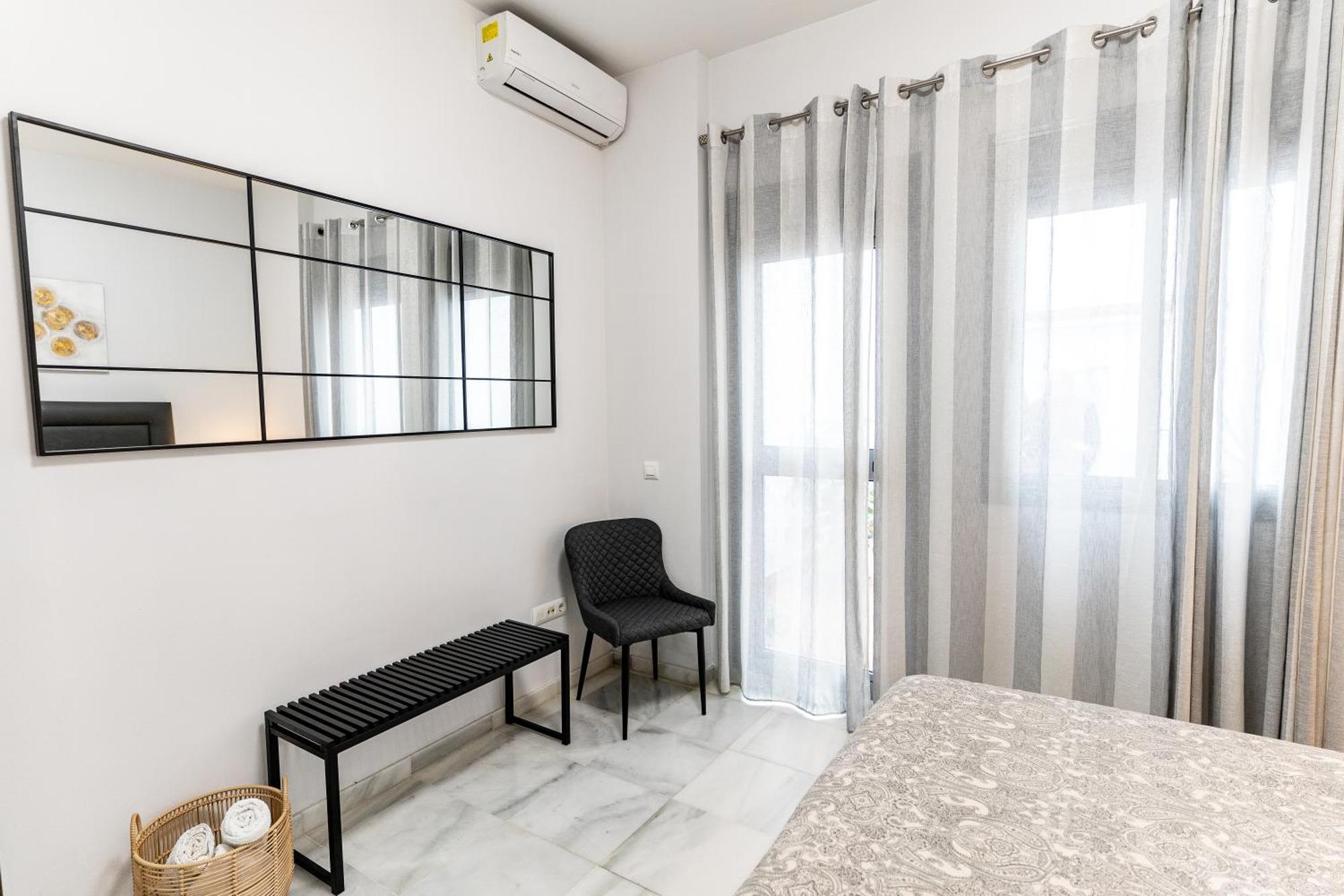 Apartamento Triana Deluxe Con Patio Privado Севилья Экстерьер фото